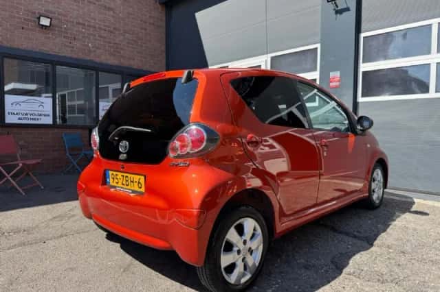 Toyota Aygo (2012) thumbnail 5