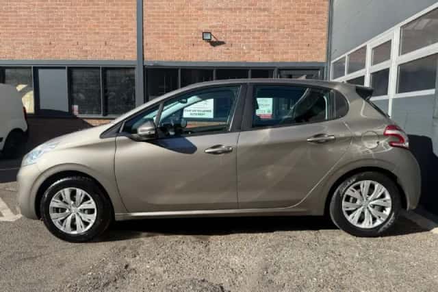 Peugeot 208 (2013) thumbnail 2