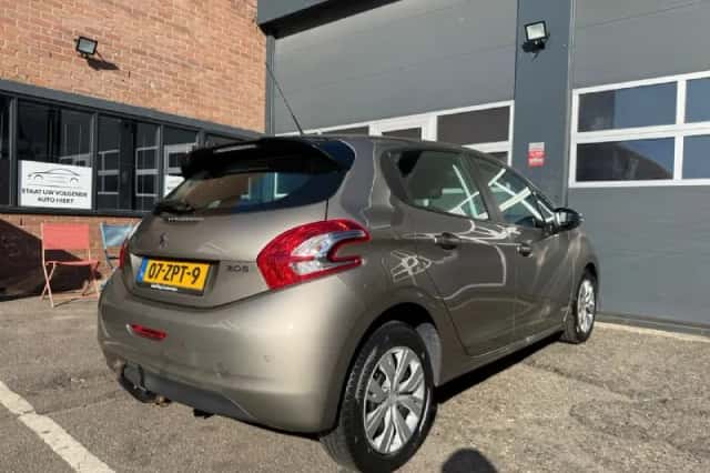 Peugeot 208 (2013) thumbnail 5