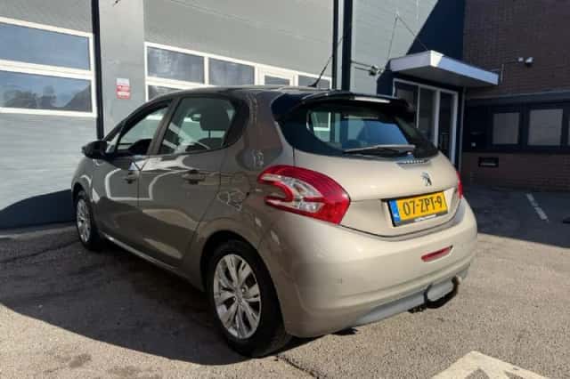 Peugeot 208 (2013) thumbnail 6