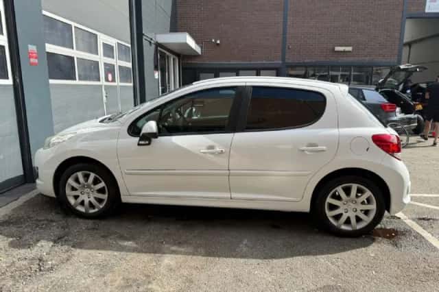 Peugeot 207 (2010) thumbnail 2