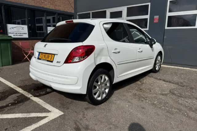 Peugeot 207 (2010) thumbnail 5