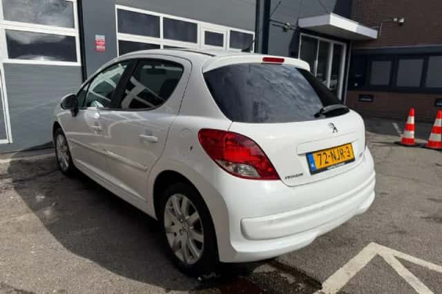 Peugeot 207 (2010) thumbnail 6