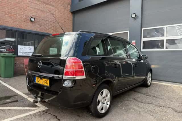 Opel Zafira (2006) thumbnail 5