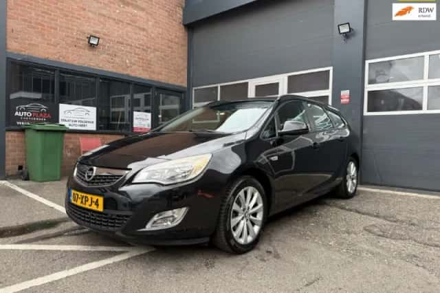 Opel Astra (2012) thumbnail 1