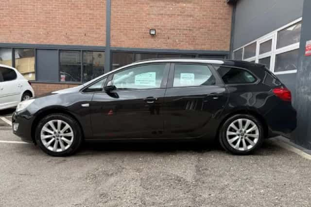 Opel Astra (2012) thumbnail 2