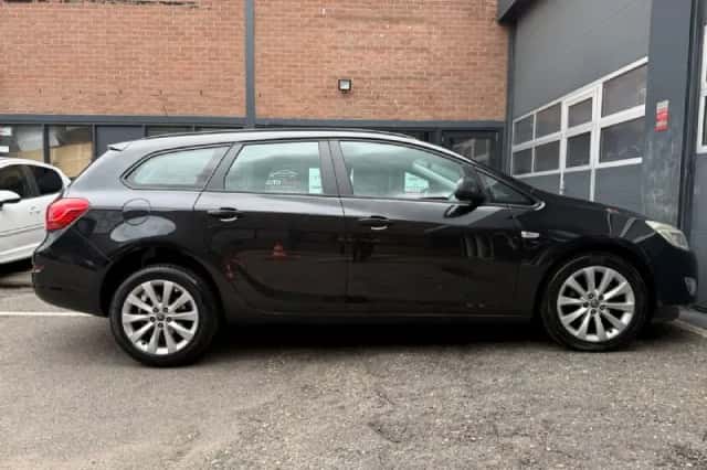 Opel Astra (2012) thumbnail 4