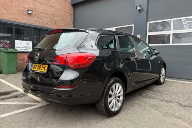 Opel Astra (2012) thumbnail 5
