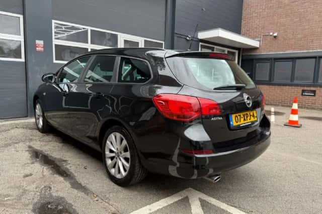 Opel Astra (2012) thumbnail 6