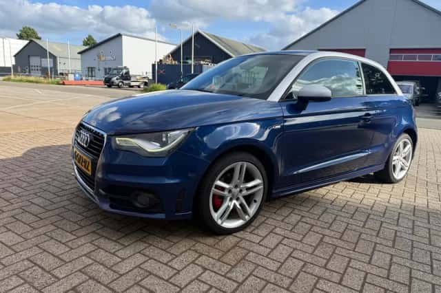 Audi A1 (2011) thumbnail 2