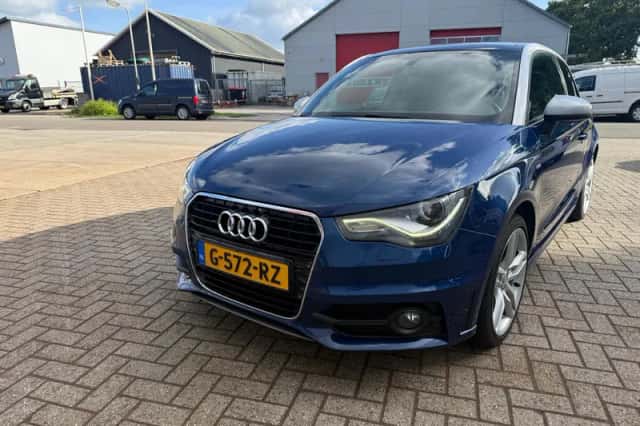 Audi A1 (2011) thumbnail 3