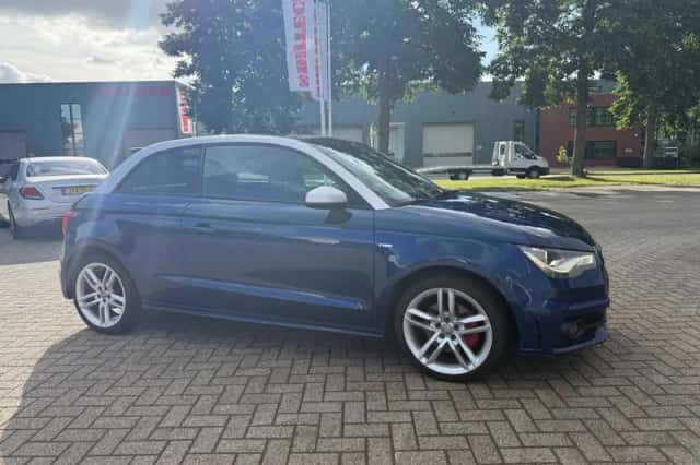 Audi A1 (2011) thumbnail 4