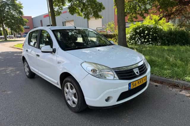 Dacia Sandero (2010) thumbnail 1