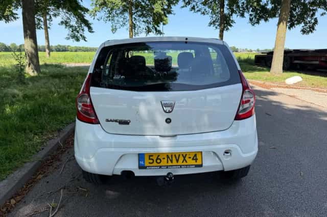 Dacia Sandero (2010) thumbnail 3
