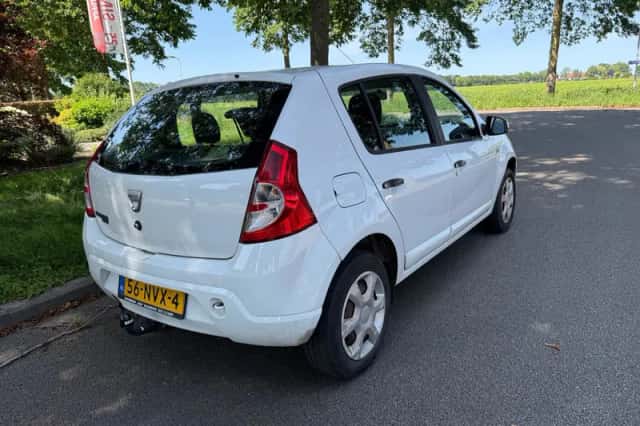 Dacia Sandero (2010) thumbnail 4