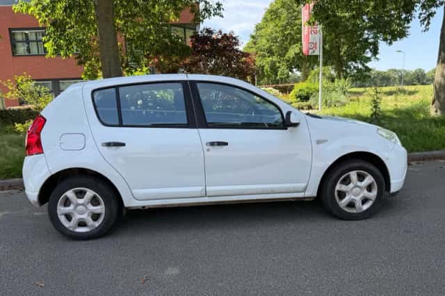 Dacia Sandero (2010) thumbnail 6