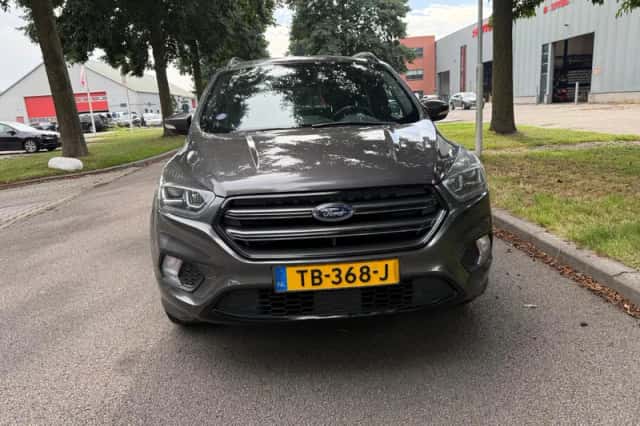 Ford Kuga (2018) thumbnail 2