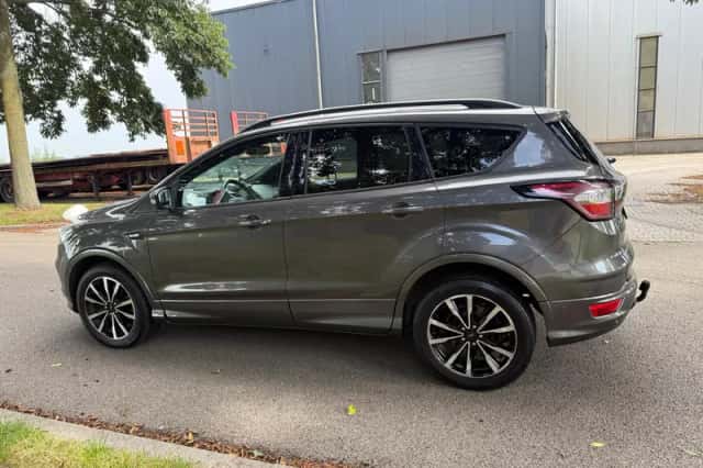 Ford Kuga (2018) thumbnail 3