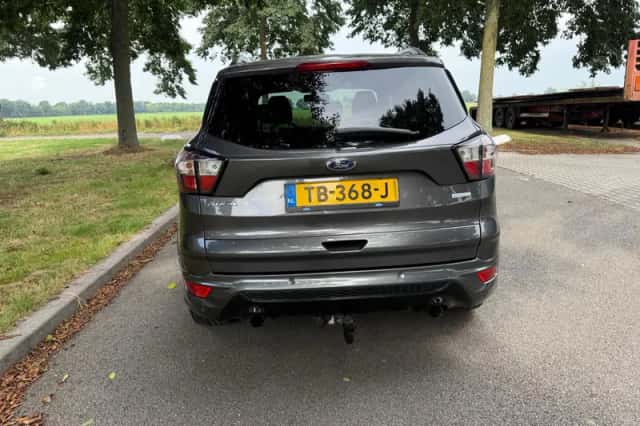Ford Kuga (2018) thumbnail 4