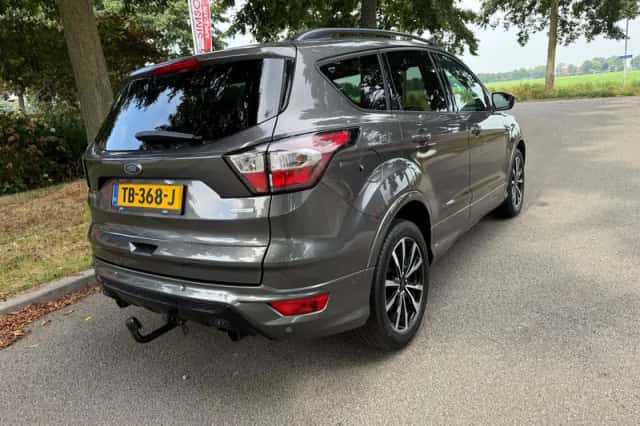 Ford Kuga (2018) thumbnail 5