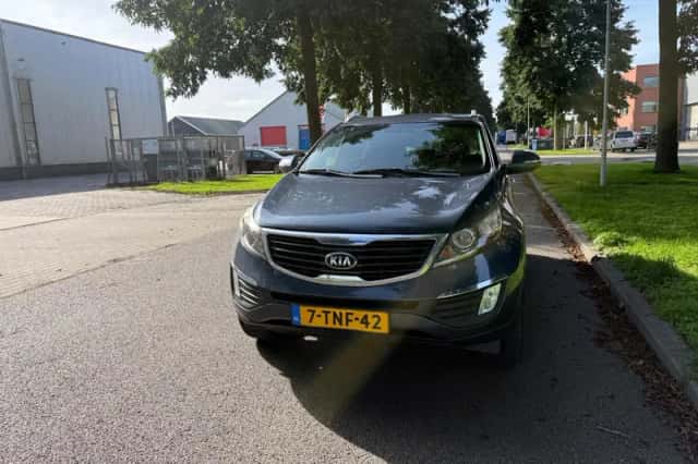 Kia Sportage (2013) thumbnail 2