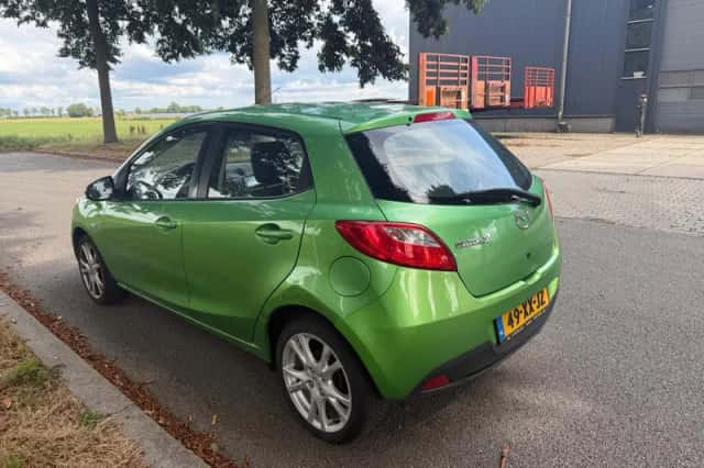 Mazda 2 (2007) thumbnail 2