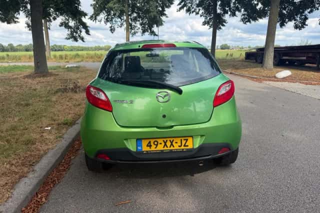 Mazda 2 (2007) thumbnail 3