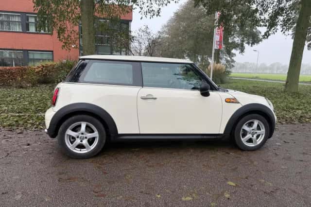 MINI One (2009) thumbnail 3