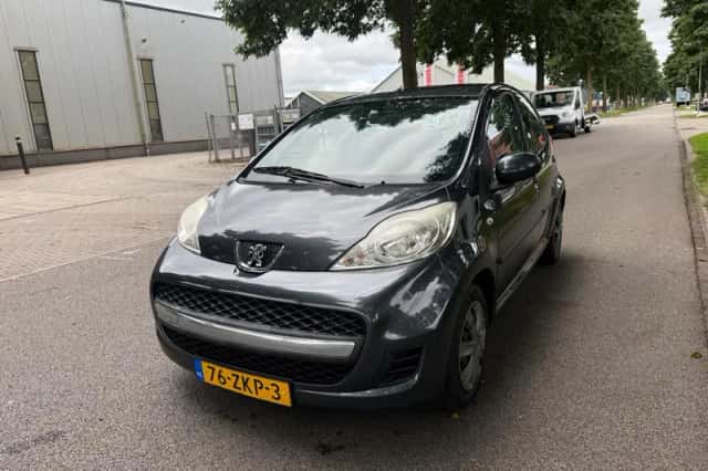Peugeot 107 (2010) thumbnail 2