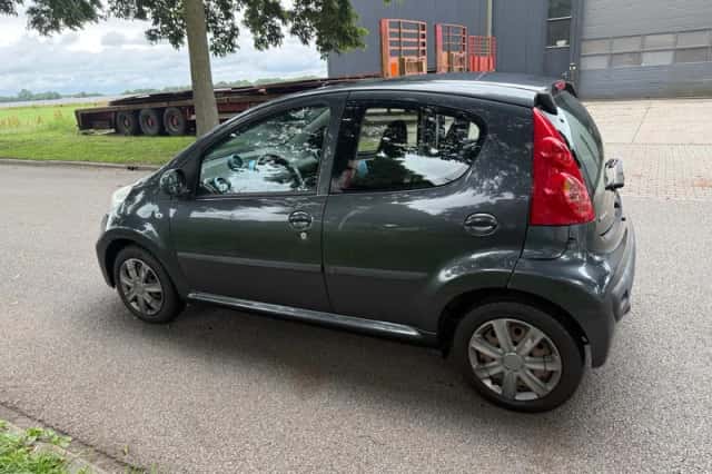 Peugeot 107 (2010) thumbnail 3