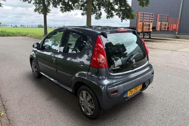 Peugeot 107 (2010) thumbnail 4