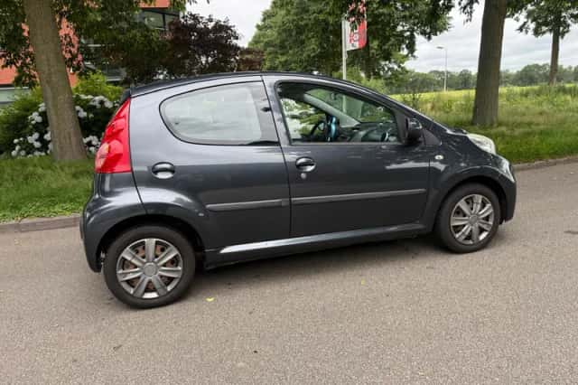 Peugeot 107 (2010) thumbnail 6