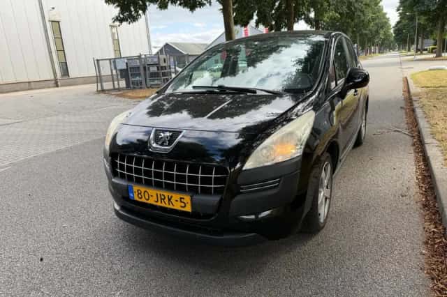 Peugeot 3008 (2009) thumbnail 2
