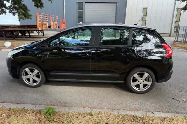 Peugeot 3008 (2009) thumbnail 3