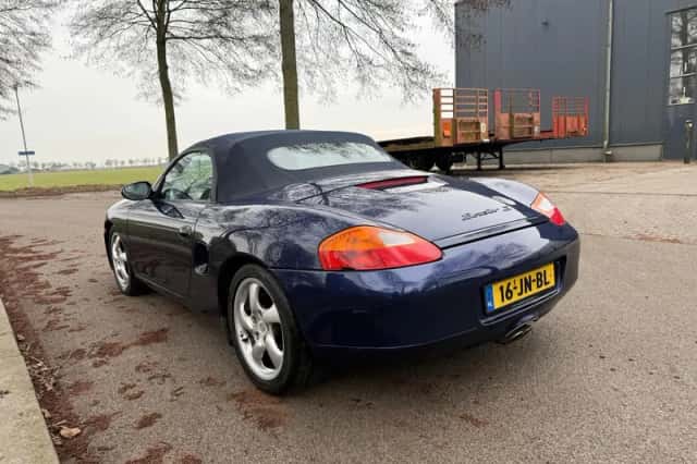 Porsche Boxster (2002) thumbnail 2