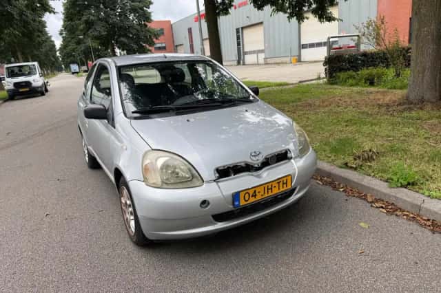 Toyota Yaris (2002) thumbnail 1