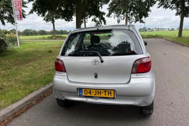 Toyota Yaris (2002) thumbnail 5