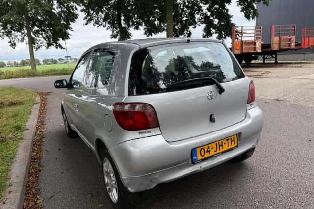 Toyota Yaris (2002) thumbnail 6