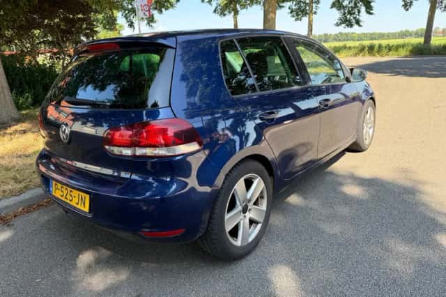 Volkswagen Golf (2009) thumbnail 4