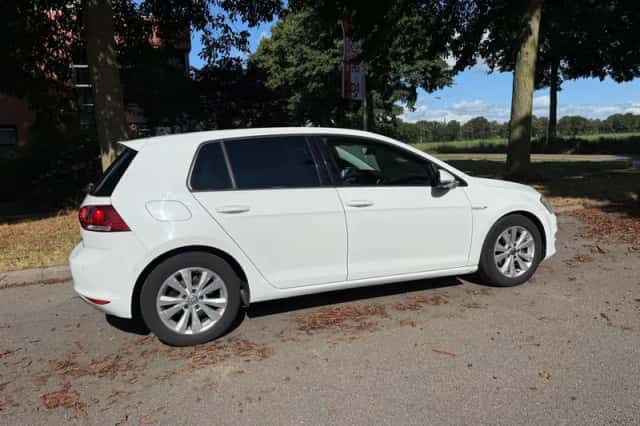 Volkswagen Golf (2014) thumbnail 2