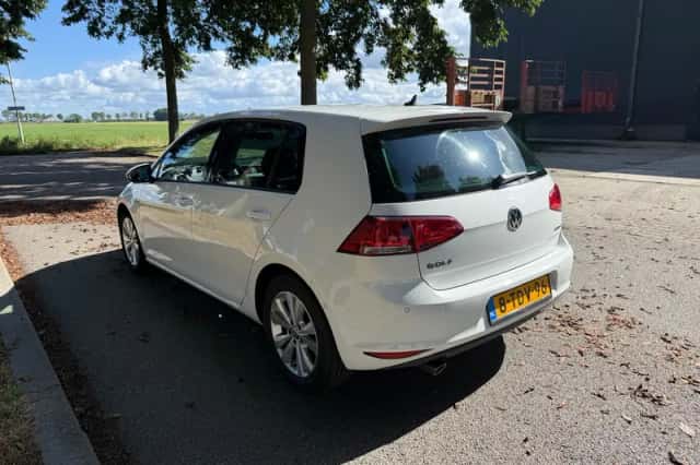 Volkswagen Golf (2014) thumbnail 3