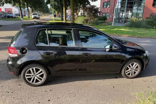 Volkswagen Golf (2011) thumbnail 3