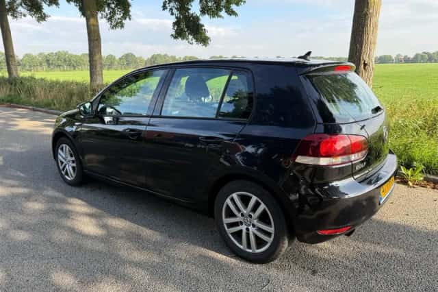 Volkswagen Golf (2011) thumbnail 4