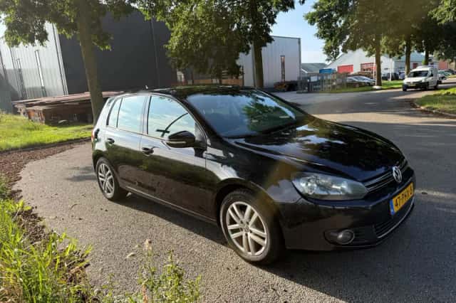 Volkswagen Golf (2011) thumbnail 5