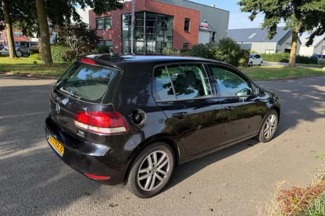 Volkswagen Golf (2011) thumbnail 6