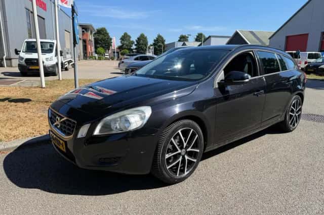 Volvo V60 (2011) thumbnail 2
