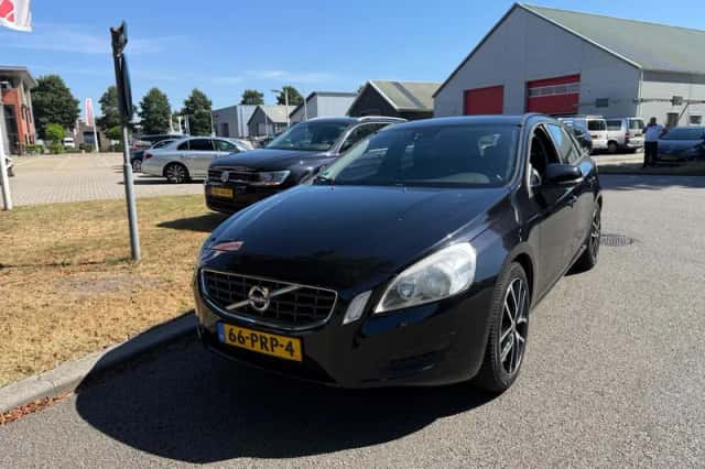 Volvo V60 (2011) thumbnail 3