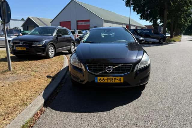 Volvo V60 (2011) thumbnail 4