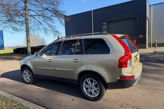Volvo XC90 (2009) thumbnail 3