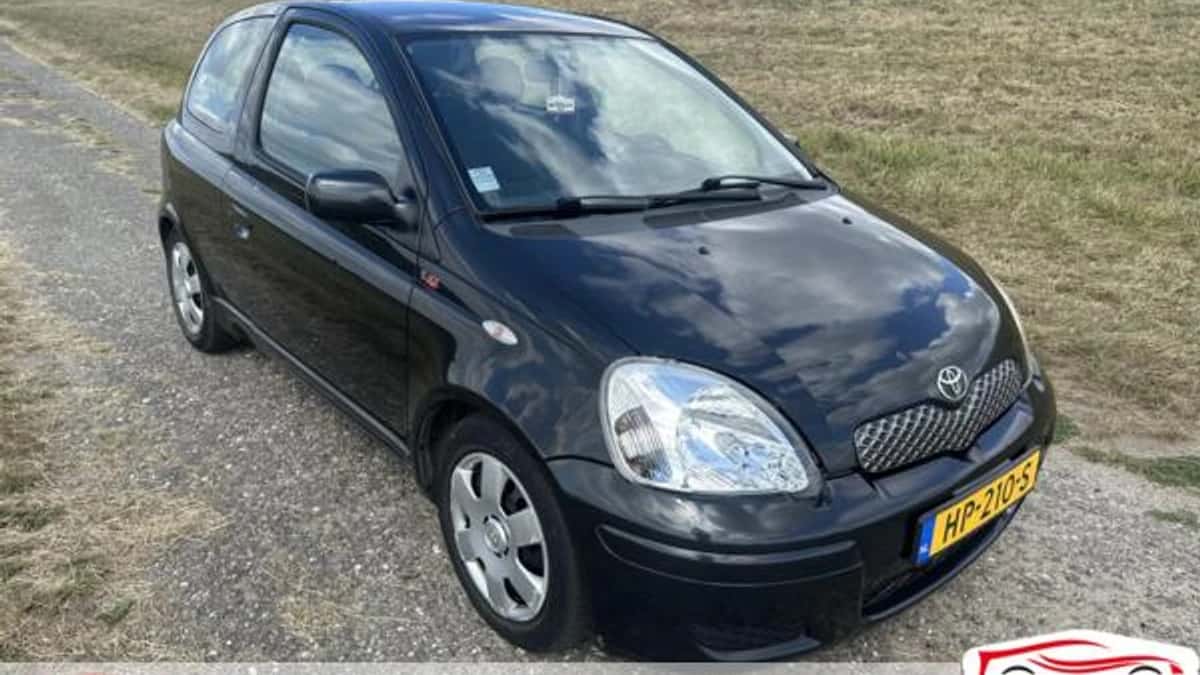 Toyota Yaris (2015) — foto 1